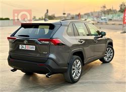 تۆیۆتا ڕاڤ 4